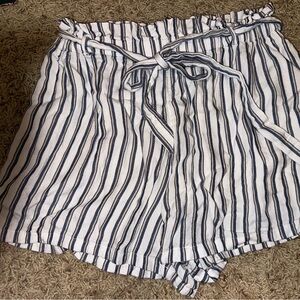 Cute & comfy womens hollister shorts, S